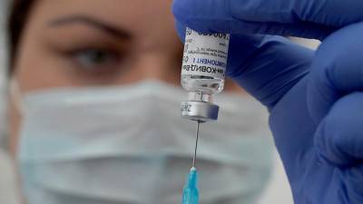 Дистанционных работников предложили освободить от вакцинации в пандемию