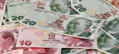 Турецкая лира упала более чем на 10% после освобождения главы центробанка