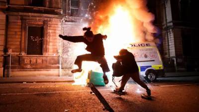 «Беспрецедентный уровень насилия»: протестные акции в британском Бристоле