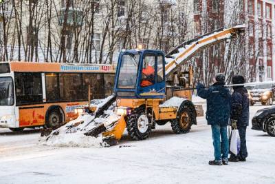 Более 690 единиц техники задействовано в Заполярье для уборки снега