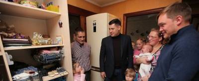 Глава городского округа Чехов Григорий Артамонов встретился с семьей Тараненко