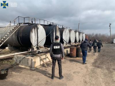 В Украине нашли подпольный нефтезавод, производивший солярку и бензин