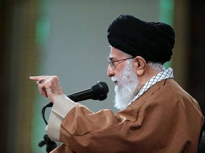 Духовный лидер Ирана обозвал Трампа дураком