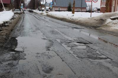 В Удмуртии отремонтированные дороги не пережили осень и зиму