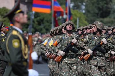 Армия должна сохранять политический нейтралитет – Пашинян