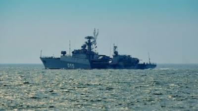 Корабли Черноморского флота вышли на поиски субмарины "противника"
