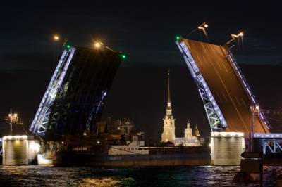 На этой неделе в Петербурге разведут семь мостов