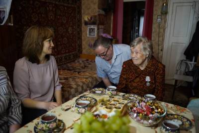 Ветеран из Твери отметила 100-летний юбилей