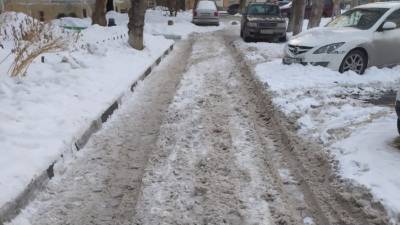 На жалобу тюменцев о неубранном снеге в соцсетях отреагировала администрация