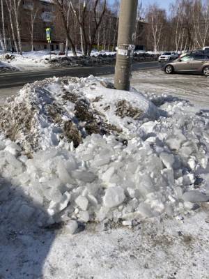 В Верхнем Уфалее не чистят снег: сломались оба грейдера