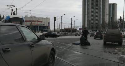 На Пушкарёвском кольце сбили пассажира трамвая, попавшего в ДТП