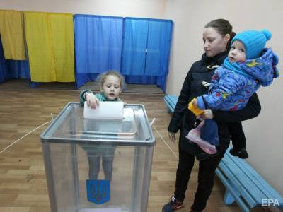 Шансы попасть во второй тур президентских выборов в Украине имеют три политика – опрос