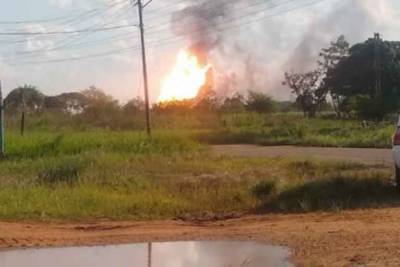 Территория Венесуэлы атакована ракетами: горит газовый завод, самолеты ВВС штурмуют позиции боевиков