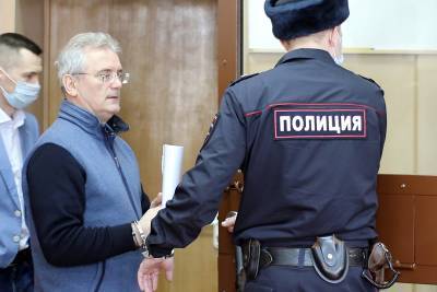 Суд арестовал губернатора Белозерцева