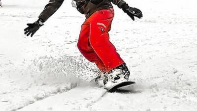 Сноубордистку спасли из глубокого сугроба в горах недалеко от Сочи - argumenti.ru - Москва - Сочи
