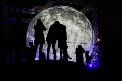 В Приангарье чиновники запретили гражданам смотреть на Луну