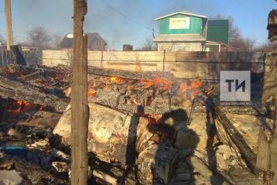 В Татарстане пожарники не смогли проехать к горящему дому, погибла женщина