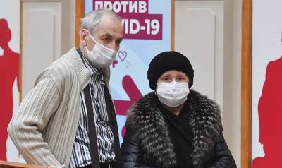 Онищенко рассказал о безопасности вакцинации от COVID-19 для пожилых
