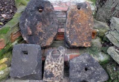Археологи обнаружили древние якоря из камня