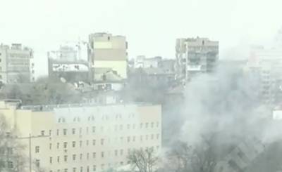 ЧП возле Александровской больницы в Киеве, огромный столб дыма повис над городом: первые кадры