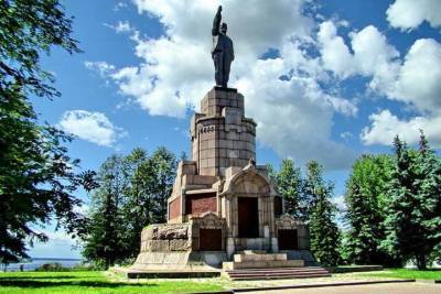 Памятник Ленину в Центральном парке Костромы останется на своем месте