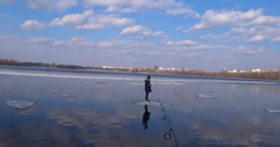 "Хорошая рыба": в Киеве рыбак спиннингом спас ребенка со льдины (ФОТО, ВИДЕО)