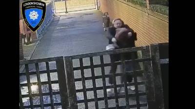 Видео: беременная еврейка жестоко избита среди бела дня в Лондоне - vesty.co.il - Англия - Лондон - county Hill