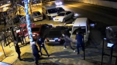 Около десяти человек со стрельбой подрались в Воронеже. Видео