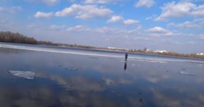 В Киеве рыбак спас 11-летнего мальчика с дрейфующей льдины с помощью спиннинга (фото, видео)