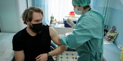 Минздраву поручили ускорить вакцинацию украинцев, записавшихся в е-очередь