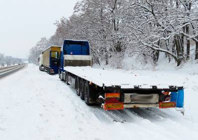 В Чехии водитель растерял по дороге 21 тонну бетона