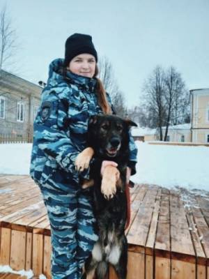 Полицейская собака спасла замерзающего в снегу пенсионера из Усть-Еденьги