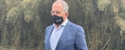 Сергей Лавров приехал в Китай в защитной маске с надписью FCKNG QRNTN