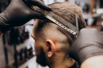 Хроники карантина: мужчина поехал в соседнюю страну, чтобы подстричься
