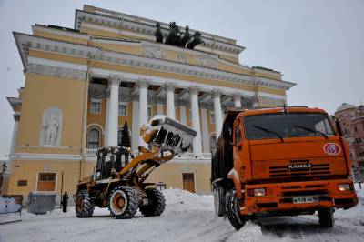 В Смольном поделились, сколько снега выпало за зиму в Петербурге