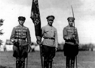 «Красные гусары»: как элитные кавалеристы русской армии воевали против белых