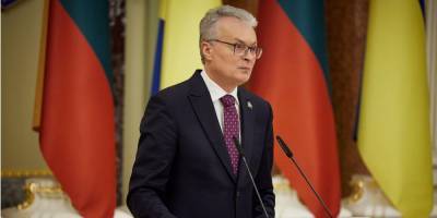 Президент и премьер Литвы вакцинировались от коронавируса препаратом AstraZeneca