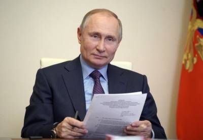 Путин распорядился представить к госнаградам и премиям всех причастных к созданию российских вакцин от COVID-19