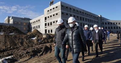 Разногласия между субподрядчиками устранены, работы пойдут быстрее: Алиханов — о строительстве онкоцентра