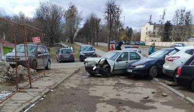 Фотофакт. В Гродно пьяный водитель пытался скрыться от ГАИ и разбил при этом три авто