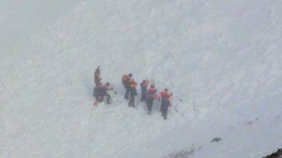 В Мурманской области в зоне схода лавины могут находится 15 человек