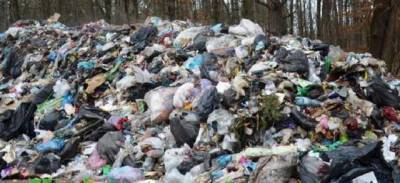 В Житомирской области нашли свалку с ковидным мусором из Львова