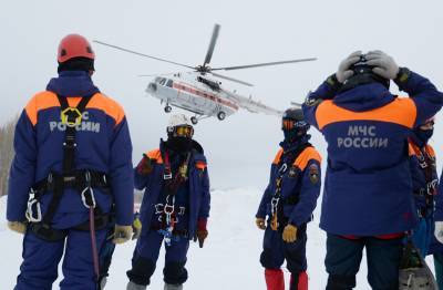 Пятнадцать туристов попали под лавину в Мурманской области