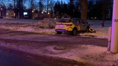 Нетрезвый водитель каршерингового авто в Минске снес дорожный знак