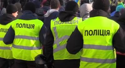 Киев колотит, на улицы вывели полицию: сотни людей блокируют центр столицы - выдвинуты требования