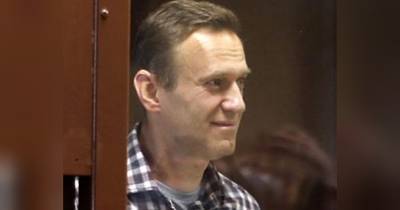 «Есть два момента, которые я обожаю»: Навального рассмешили порядки в колонии