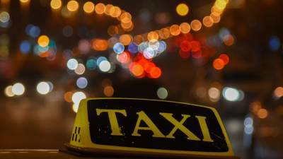 Назван самый популярный день недели для поездок на такси в Москве