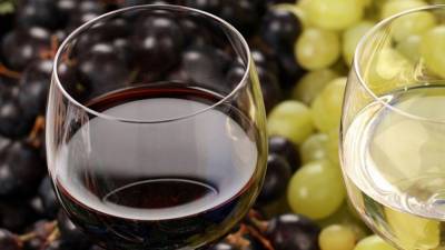 Красное вино и еще три продукта помогут нормализовать повышенное давление