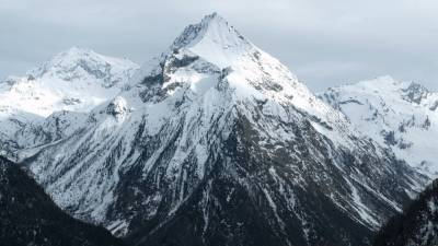 Тело пропавшего на Эльбрусе альпиниста спасатели нашли в расщелине