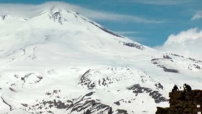 Спасатели обнаружили труп пропавшего альпиниста на Эльбрусе
